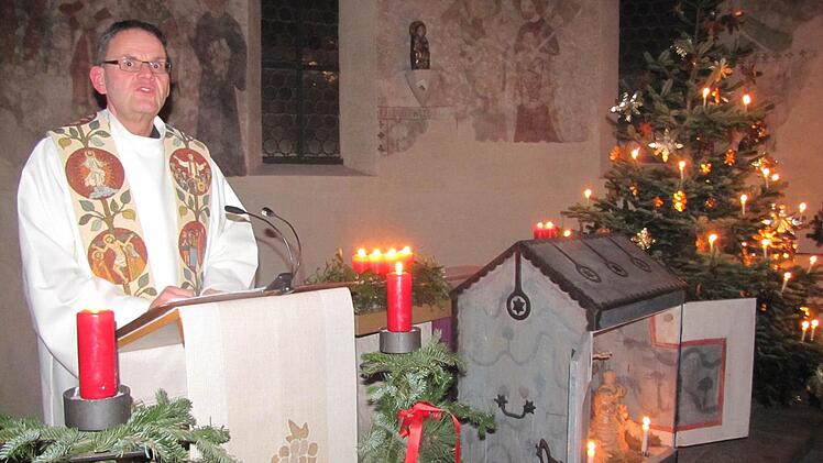Pfarrer Ulrich Piesche predigte vor de alt-katholischen Gemeinde in St. Nikolaus.