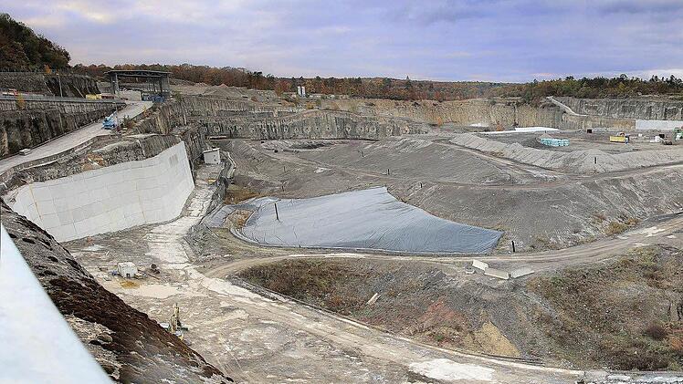 Noch viel Platz für Abfall hat die Mülldeponie in Wirmsthal. Von den vier Millionen Kubikmetern, auf die sie ausgelegt ist, sind noch immer 2,2 Millionen zur Verfügung. Foto: Dieter Britz