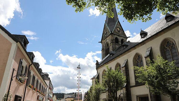 Dorfplatz mit evangelischer Kirche Foto: Barbara Herbst