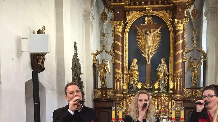 Das Trio M&M bei seinem Auftritt in der Kreuzbergkirche.  Regina Rinke