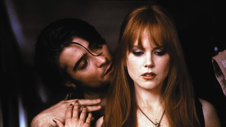 Fluch hin oder her: Gillian (Nicole Kidman) setzt ihre &uuml;bersinnlichen Kr&auml;fte gezielt ein, zum Beispiel, um den d&auml;monischen Cowboy Jimmy (Goran Visnjic) zu verf&uuml;hren. Ihn hat sie allerdings untersch&auml;tzt.