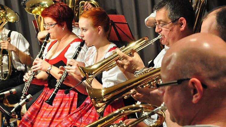 Die Neundorfer Musikanten in Aktion  Foto: Simon Albrecht
