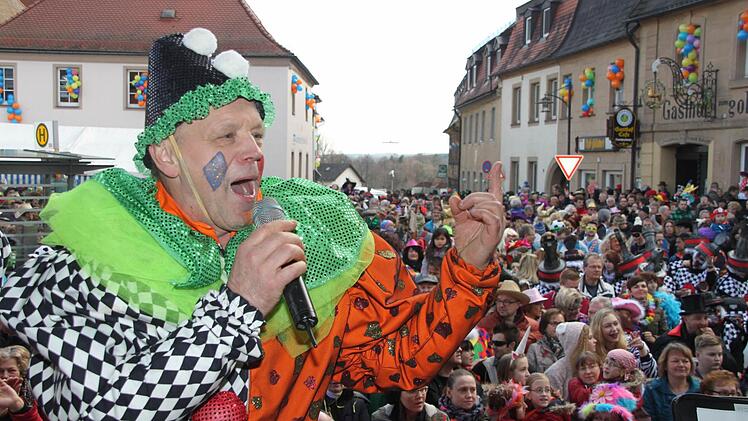 Marktplatztreiben in Stadtsteinach. Foto: Jürgen Gärtner