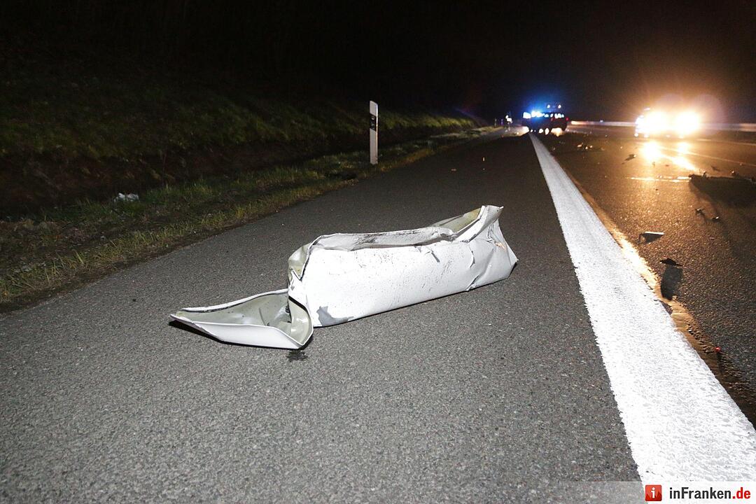Pkw prallt gegen Lkw: Unfall auf A70