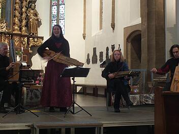 Die Capella Antiqua Bambergensis spielt auf Nachbauten mittelalterlicher Instrumente. Foto: Manfred Welker