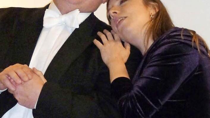 Tenor Ewald Bayerschmidt und Sopranistin Jasmin von Brünken hatten auch schauspielerisch einiges drauf. Fotos: Werner Reißaus