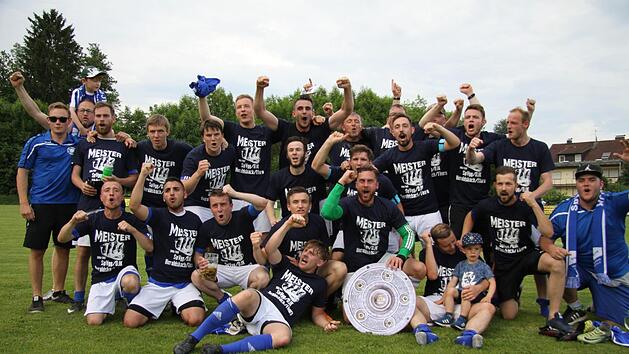 Nach 20 Jahren zur&uuml;ck in der Kreisliga: Die SpVgg Heroldsbach verdiente sich die Meisterschaft in der Kreisklasse 2.  Foto: Uwe Kellner