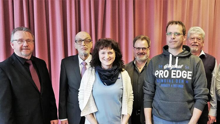 Der neue VdK-Kreisvorstand: (von links) Kreisvorsitzender Engelbert Roith,  Helmut Beck, Silvia Beck,  Harry Mack, Peter Heusinger, Karl Klein.Sigismund von Dobschütz