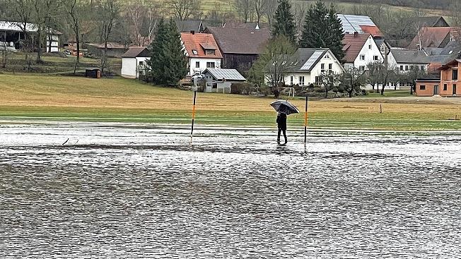 Warum nicht? Ein Spaziergang durchs Wasser bei Feuln.
