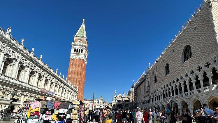 Blick auf den Markusplatz in Venedig