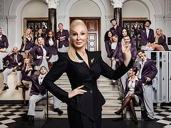 18 Anw&auml;rterinnen und Anw&auml;rter pr&uuml;ft D&eacute;sir&eacute;e Nick auf ihre "Reality-F&auml;higkeiten".