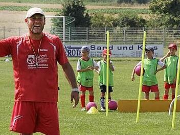 Ein Kurzeinsatz in der DFB-Elf steht bei Bernd Hobsch in der Vita: Im September 1993 durfte er 13 Minuten gegen Tunesien ran.  Foto: Erlwein