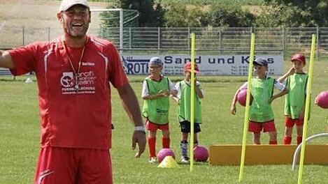 Ein Kurzeinsatz in der DFB-Elf steht bei Bernd Hobsch in der Vita: Im September 1993 durfte er 13 Minuten gegen Tunesien ran.  Foto: Erlwein