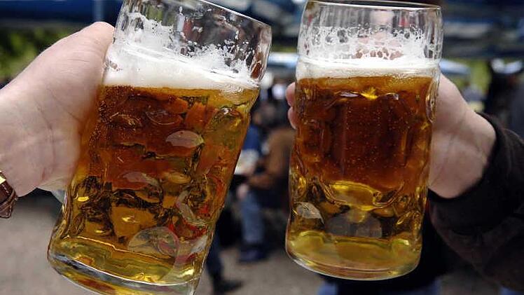 Bier darf auf den zahlreichen Kirchweihen und Volksfesten dieses Wochenende nicht fehlen. Foto: Jan Woitas/dpa