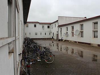 In der Gemeinschaftsunterkunft in Höchstadt leben um die 100 Flüchtlinge.  Fotos: Andreas Dorsch