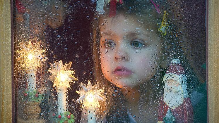 Auch wenn es im Winter regnet, sollte man ab und zu die Fenster zum Lüften öffnen. Symbolfoto: Patrick Pleul/dpa
