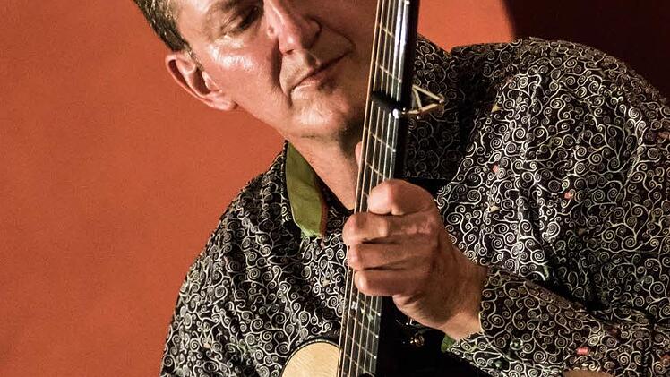 Der Gitarrist Thomas Schaller gastierte in der Reihe "Cultur im Contakt" in Coburg. Foto: Jochen Berger