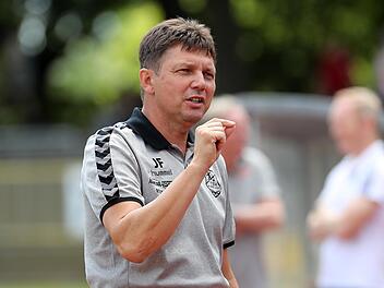 Josef Francic (im Bild) fühlt sich in seiner Rolle als Sportdirektor beim TSV Aubstadt wohl.  Foto: foto2press/Frank Scheuring