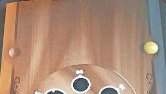 Die Tovertafel projiziert von der Decke aus Lichteffekte auf einen Tisch.