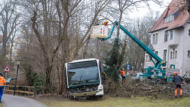Coburg: Linienbus rollt plötzlich ohne Fahrer los