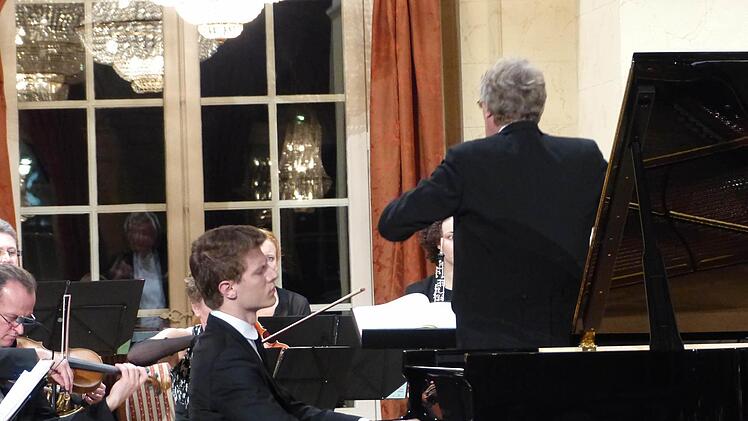 Gast beim BKO war am Montagabend der Pianist Alexander Krichel.  Foto: Christian Dijkstal