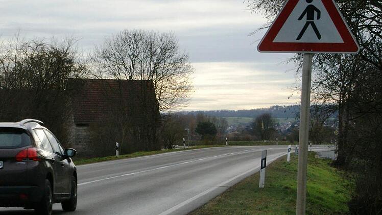 Erneut abgeschmettert wurde der Antrag aus Roßstadt auf Wiedereinführung der Tempo-80-Begrenzung an der B26 von der Verkehrsbehörde am Landratsamt.