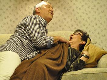 Von Erotik keine Spur - Christa Kliem und Frank Heckelmann legten eine Mücke flach. Foto: Peter Klopf