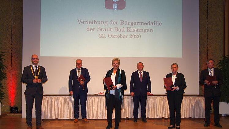Die Geehrten mit der Bürgermedaille. Foto: Klaus Werner