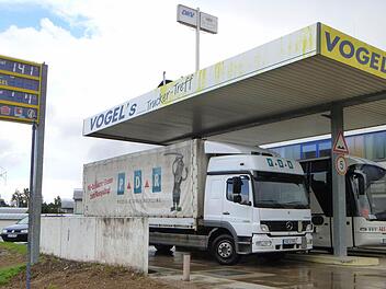 Leider nur für gewerbliche Kunden: An der Tankstelle des Thurnauers Rainer Vogel wird der Spritpreis jeweils am Montag festgelegt und bleibt dann bis Sonntag stabil. Fotos: Katharina Müller-Sanke