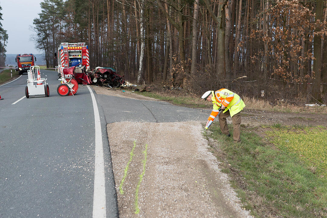 Toedlicher Verkehrsunfall bei Seukendorf