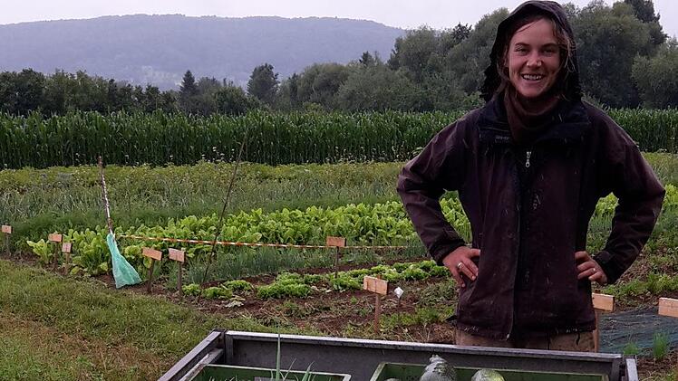 Gärtnerin Jana Dorsch mit der Ernte