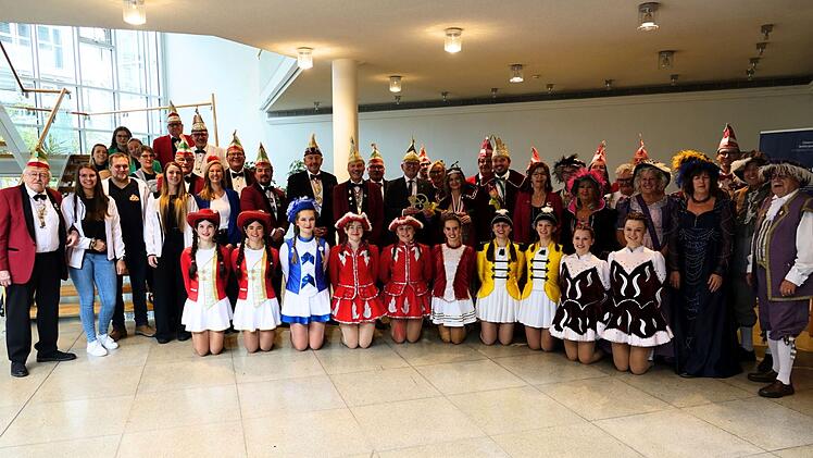 Narren im Landratsamt Bamberg: Faschingsvereine übernehmen das Kommando