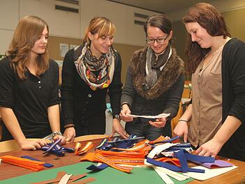 Die Schulpatinnen überzeugen sich natürlich immer wieder von den Arbeiten; von links Finanzvorstand Alina Rippstein, Susanne Müller und Beate Reiser sowie Vorstandsvorsitzende Mandy Artzt. Foto: gg