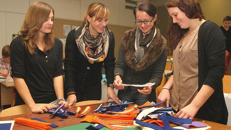 Die Schulpatinnen überzeugen sich natürlich immer wieder von den Arbeiten; von links Finanzvorstand Alina Rippstein, Susanne Müller und Beate Reiser sowie Vorstandsvorsitzende Mandy Artzt. Foto: gg