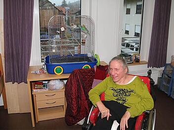 Wenn Rollstuhlfahrerin Gabi aus ihrem Fenster schaut, dann erfreut sie sich am Anblick der Altstadt. Fotos: Gerd Schaar