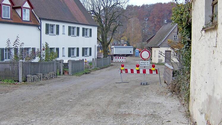 In Höfles wird zurzeit das Unterste zuoberst gekehrt. Das soll aber gar nicht so teuer werden für die Einwohner. Foto: Malbrich