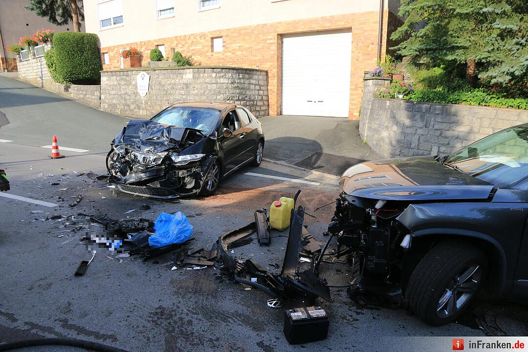 Auto übersehen: Zwei Verletzte bei Unfall in Ebermannstadt