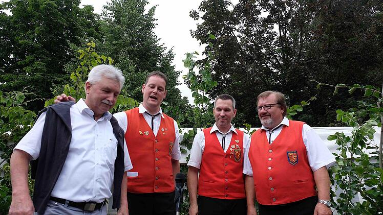 Peter Hart (von links), Tobias Pfülb, Bernd Übel und Manfred Öftring. Es fehlte der jetzige Dirigent Markus Öftring. Foto: Gerd Schaar