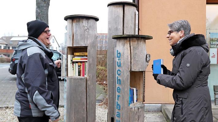 Alexander Malter und Jutta Köhler beim Aussortieren und Begutachten Foto: Johanna Blum