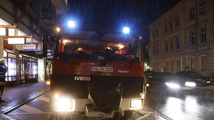 Unwetter in Franken: Gewitter und Regen sorgen für über 100 Einsätze - mehrere Blitzeinschläge