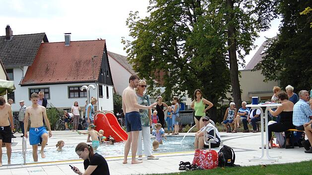Der Andrang im Neunkirchner Freibad ist gro&szlig;.Petra Malbrich