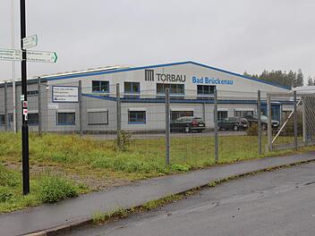 Die Firma Torbau Bad Brückenau zog vor 20 Jahren aus dem Stadtgebiet in das Gewerbegebiet Buchrasen. Foto: Julia Raab