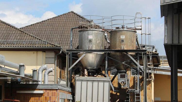 Die Sammelcontainer für K1- und K2-Material, das verbrannt werden muss.