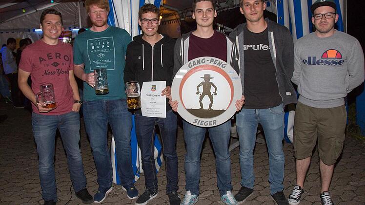 Groß war der Jubel bei der Mannschaft der Turbine Michelau. Sie siegte im Gang-Peng-Wettbewerb. Foto: Klaus Gagel