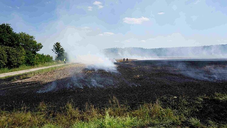 Die Feuerwehrleute hatten den Brand schnell unter Kontrolle.   Foto: Richard Sänger
