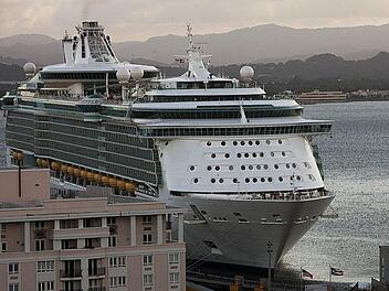 Im Hafen von San Juan/Puerto Rico ist ein Kind vom Kreuzfahrtschiff "Freedom of the Seas" gestürzt und ums Leben gekommen.  Screenshot: Glomex