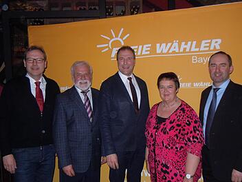 Sie trafen sich in Berlin (von links): Thomas Zöller, Eugen Albert, Alexander Holt, Anneliese Albert, Hubert Aiwanger. Foto: Albrecht G. Walther