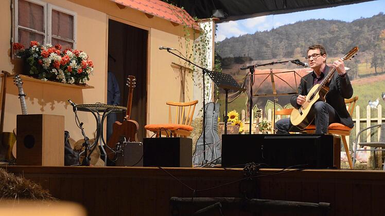 Einige Musiker aus der Region nutzten die Chance beim  English Folk Club aufzutreten. Peter Rauch