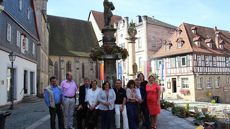 Die Politiker auf dem Melchior-Otto-Platz in Kronach  Foto: Friedwald Schedel