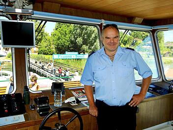 Jörg Bedau an seinem Arbeitsplatz auf der MS Edeltraud. Foto: Monika Limmer
